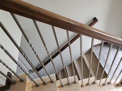 2012 Holly Meadow Ave SW, Cedar Rapids, IA 52404 - photo 3