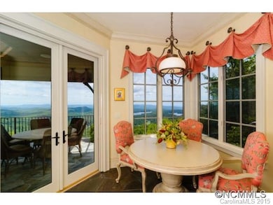 Eat-In Kitchen