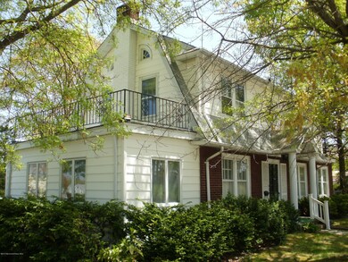 210 Oxford Way 006