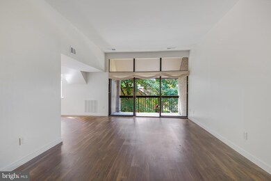 1639 Parkcrest Cir unit 300, Reston, VA 20190 - photo 6