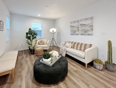 1111 Highland Ranch Ln, Houston, TX 77091 - photo 7