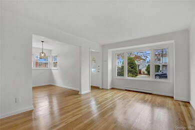 330 Harvard Rd S unit Whole House, Garden City, NY 11530 - photo 4