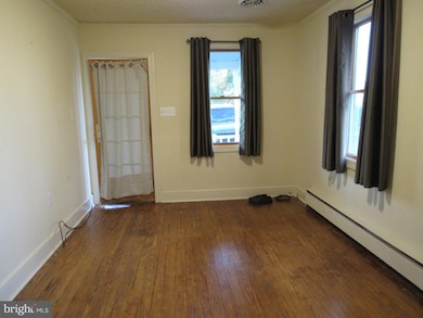 203 W 5th Ave Front Apt #2, Ranson, WV 25438 - photo 4