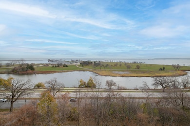 Lake Bluff unit 322, Milwaukee, WI 53202 - photo 4