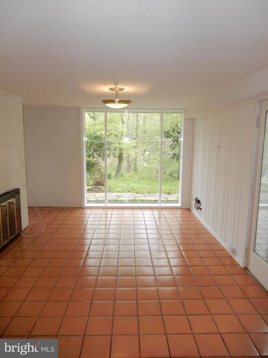 7306 Rippon Rd, Alexandria, VA 22307 - photo 5