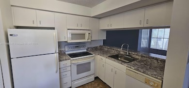 3204 Glenmoor Dr unit 3204, West Palm Beach, FL 33409 - photo 4