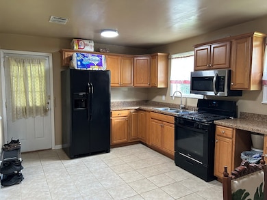 311 Walnut St, Summit, MS 39666 - photo 2