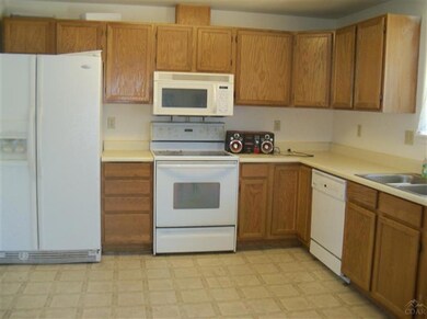 2222 SW 33rd St, Redmond, OR 97756 - photo 4