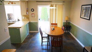 943 Pittview Ave, Central Point, OR 97502 - photo 6