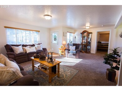 83405 N Harvey Rd, Creswell, OR 97426 - photo 5