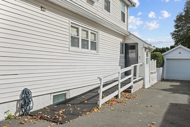 50 Cumberland Cir, Lynn, MA 01904 - photo 2