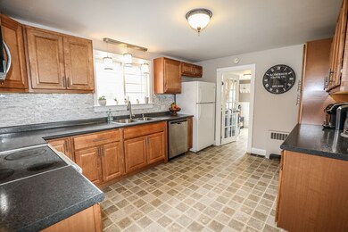 357 Mystic St, Manchester, NH 03103 - photo 5