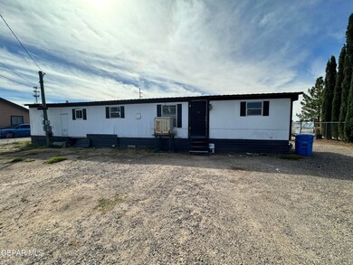 11420 Roseville Dr unit B, El Paso, TX 79927 - photo 2