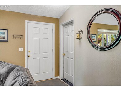 1204 S 6th St, Independence, OR 97351 - photo 4