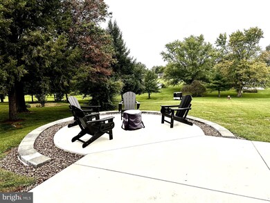 4402 Shatzer St, Chambersburg, PA 17202 - photo 3