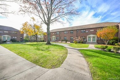 245-12 62nd Ave unit G/3 Lower, Little Neck, NY 11362 - photo 2