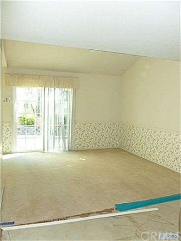 Living room with Vaulted ceiling