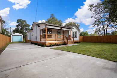737 Apache St, Houston, TX 77022 - photo 3