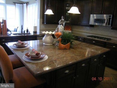 5908 Hunter Crest Rd, Woodbridge, VA 22192 - photo 4