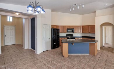 14843 W Wethersfield Rd-large-002-7-Kitc