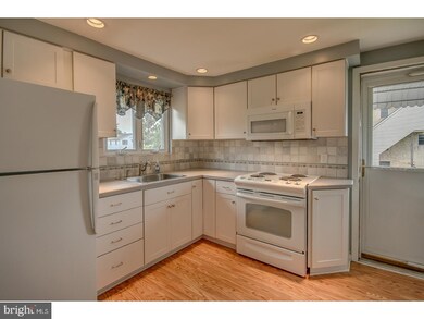 215 W 6th St, Lansdale, PA 19446 - photo 4