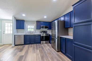 3345 Spring Valley Dr, Columbus, IN 47203 - photo 3