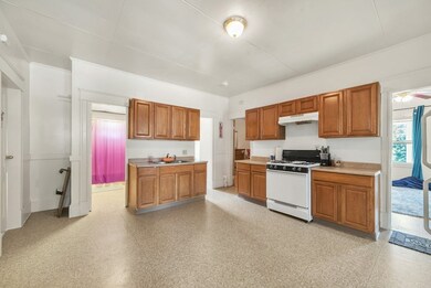19 Lucretia Ave, Chicopee, MA 01013 - photo 3