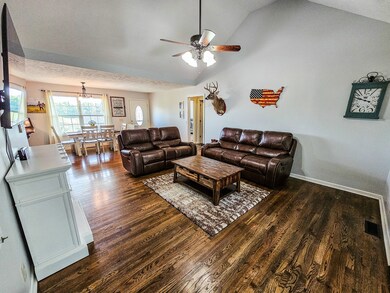 305 Graydon St, Shelbyville, TN 37160 - photo 6