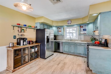 Eat In Kitchen