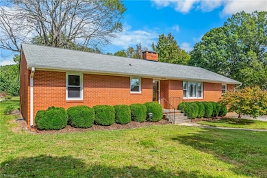 509 Ritters Lake Rd, Greensboro, NC 27406 - photo 2