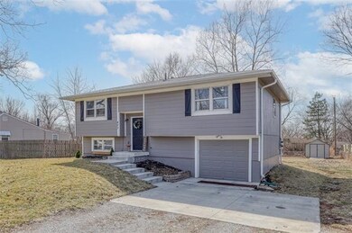 403 N Franklin St, Spring Hill, KS 66083 - photo 3