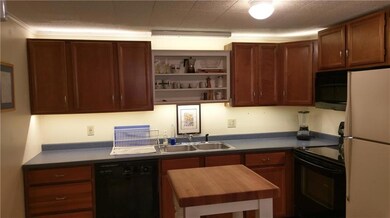 Nice and tidy kitchen with...