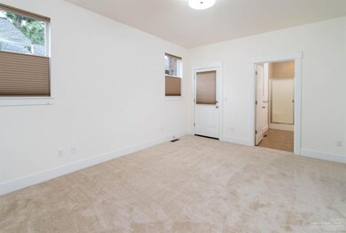 2666 NW Crossing Dr, Bend, OR 97703 - photo 6