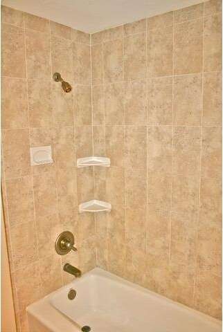 guest tub/shower