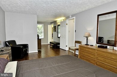 6320 Falling Brook Dr, Burke, VA 22015 - photo 5