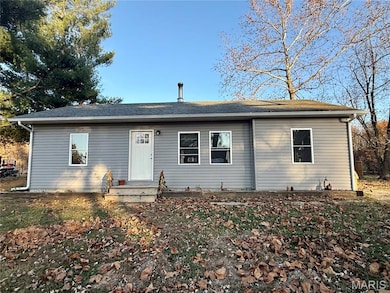 Bungalow with a shingled roof and entry steps