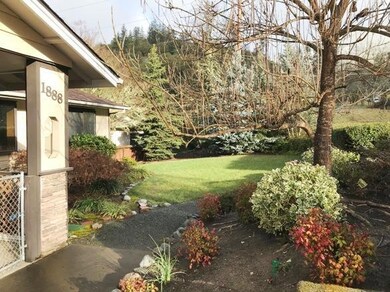 1888 NE Beacon Dr, Grants Pass, OR 97526 - photo 2