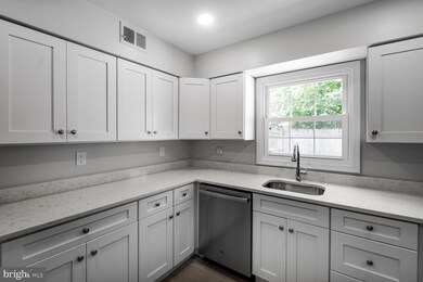 8323 Kingsgate Rd unit 520, Springfield, VA 22152 - photo 7