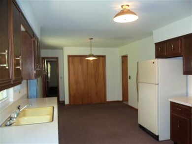 707 Kennedy Dr, Fort Branch, IN 47648 - photo 6