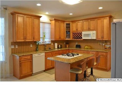 17 Wildflower Ct, Manalapan, NJ 07726 - photo 4