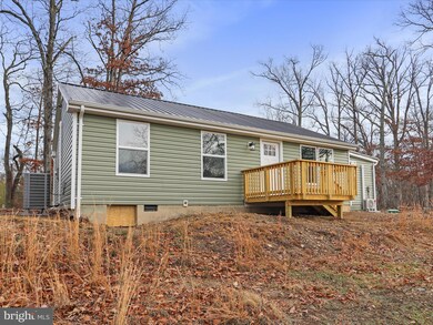 902 Wisteria Ln, Berkeley Springs, WV 25411 - photo 3