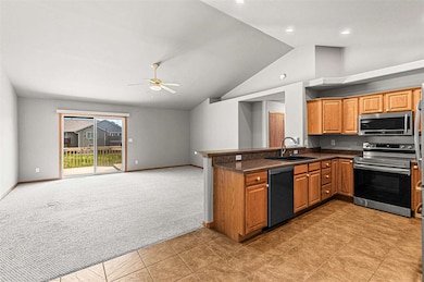 3421 Banar Dr SW unit B, Cedar Rapids, IA 52404 - photo 5