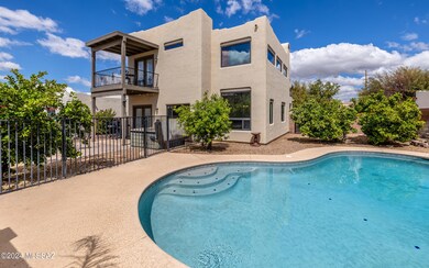 Spacious Pool