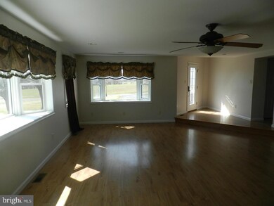 1972 Wenger Ln, Chambersburg, PA 17201 - photo 4