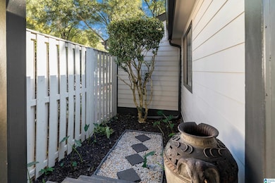 3827 Windhover Dr unit 3, Birmingham, AL 35216 - photo 2