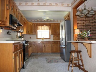 425 10th St NW, Linton, IN 47441 - photo 6