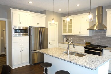 550 Sunrise Dr, Little Canada, MN 55117 - photo 4