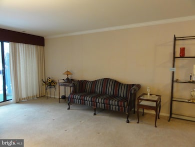 Treebrooke unit 211, Oakton, VA 22124 - photo 6