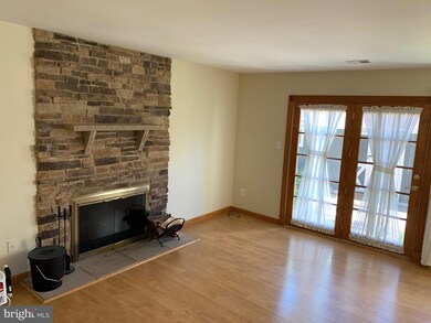 17420 Hughes Rd, Poolesville, MD 20837 - photo 2