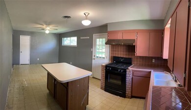 917 Jerry Ln, Bedford, TX 76022 - photo 7